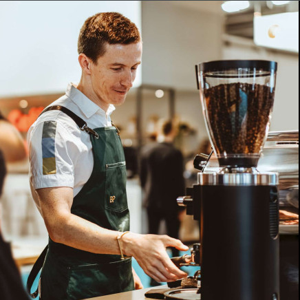 E65S GBW là máy xay cà phê espresso đầu tiên tích hợp điều chỉnh xay dựa trên khoảng cách thực tế giữa các lưỡi xay